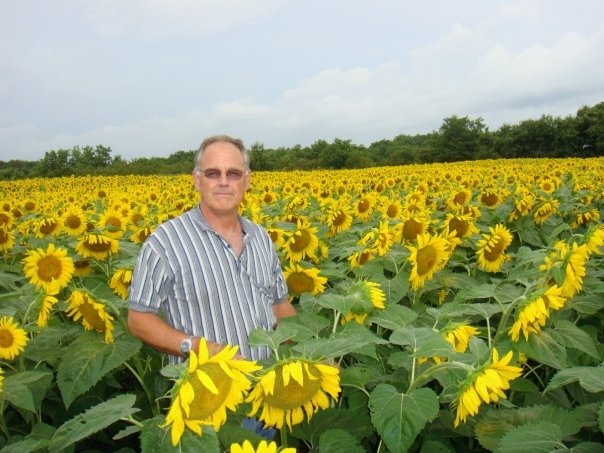 Dan in a field of Sunflowers at Twin Rocks. 